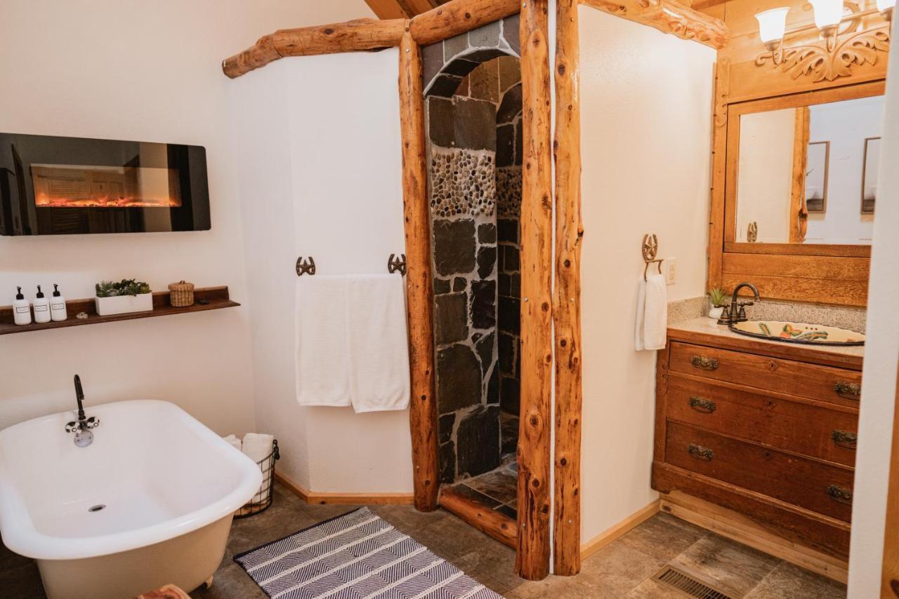 Yosemite Charm By Casa Oso With And Breathtaking Views